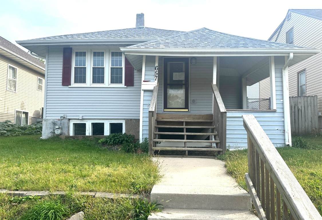 657 16th Ave Sw - Photo 1