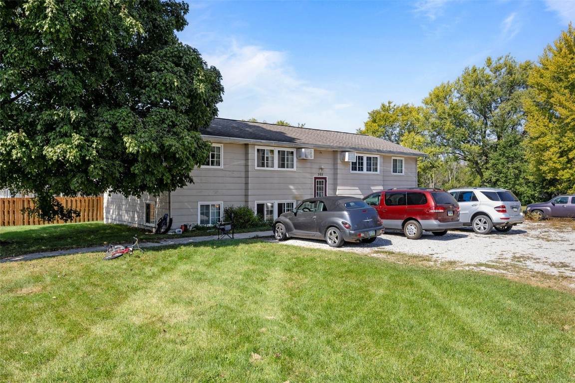 302 Maple Lane - Photo 1