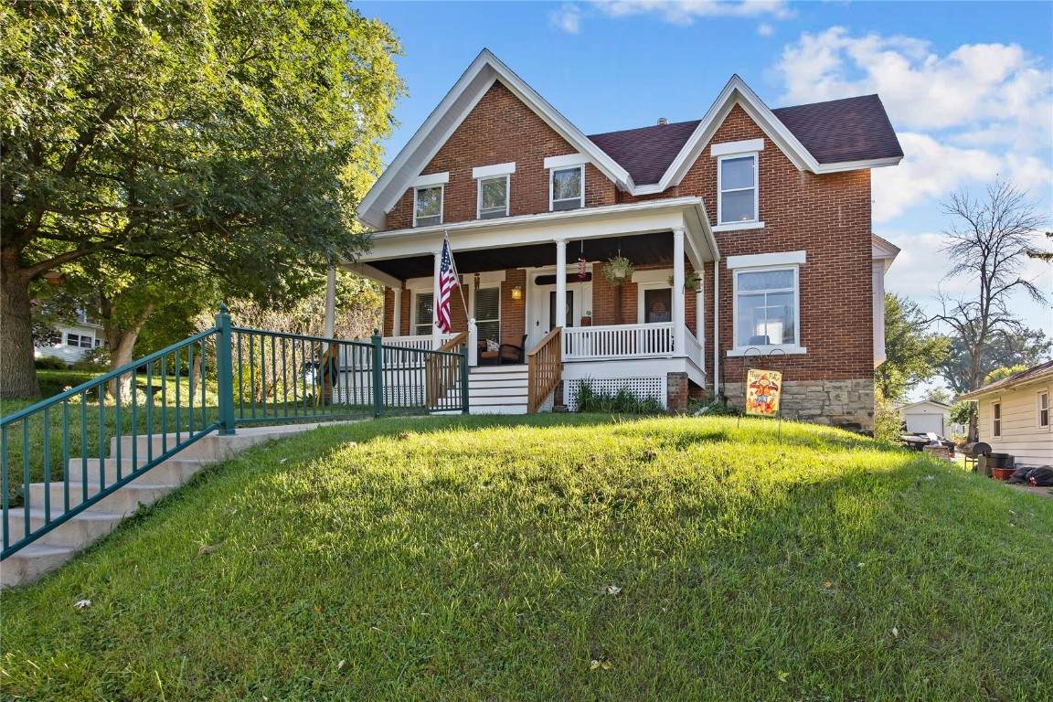 207 Davis Street - Photo 1