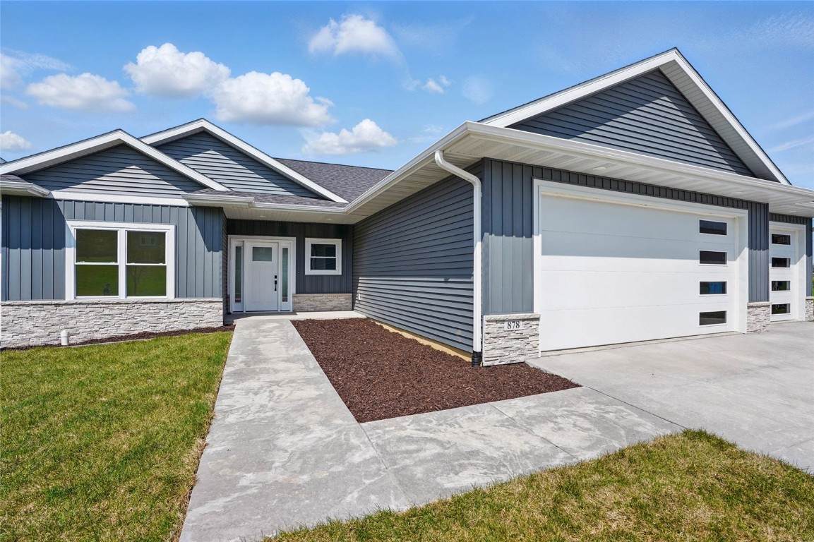 878 Silver Lane - Photo 1