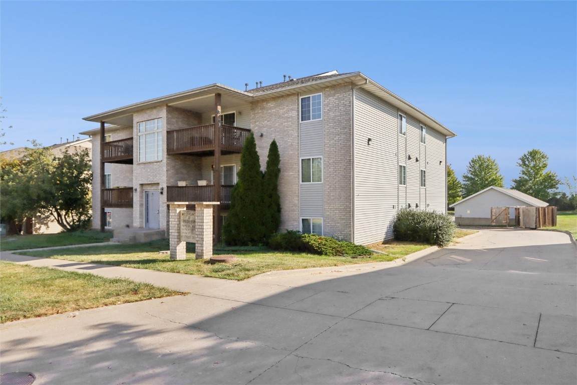 66 Westside Drive - Photo 1