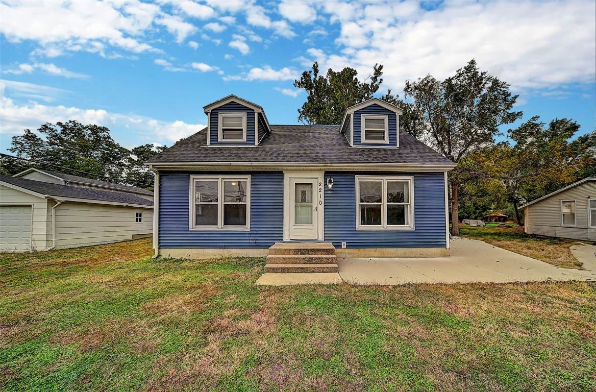 2210 O Avenue - Photo 1