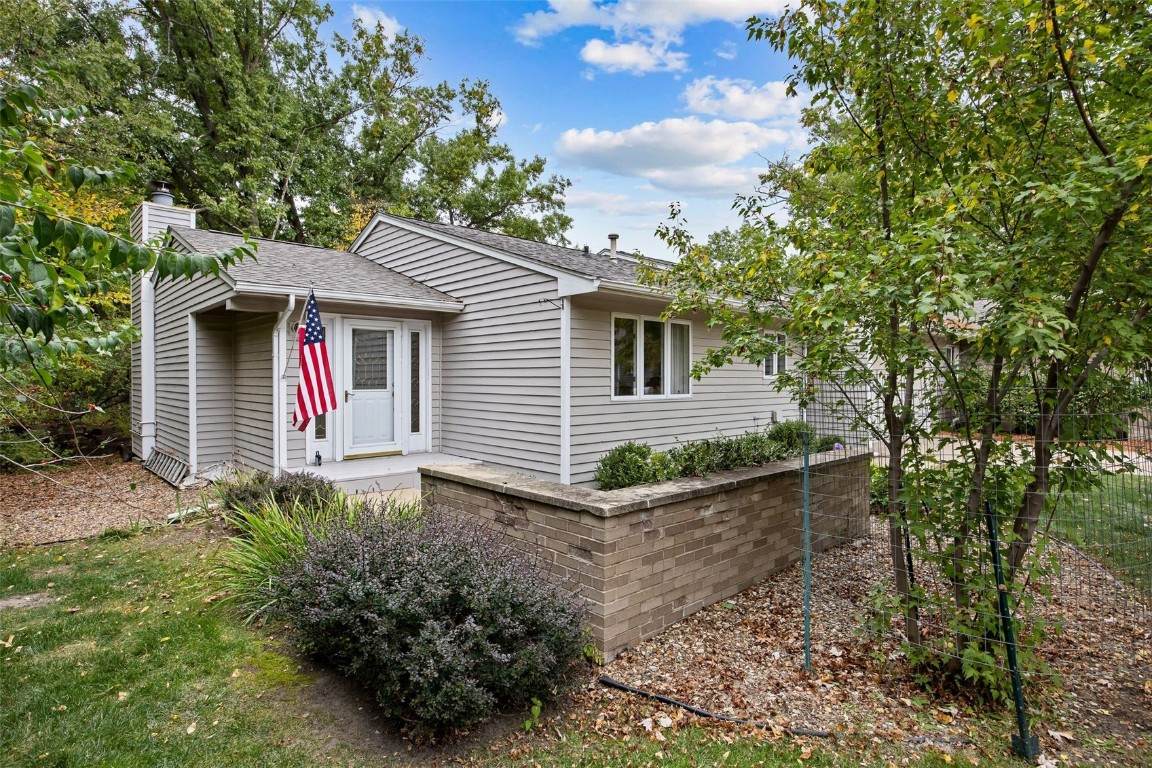 701 East Post Court - Photo 1