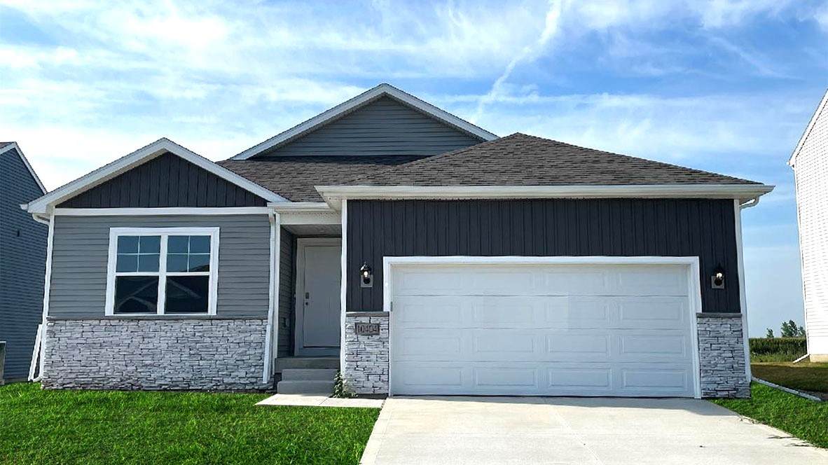 721 Goldfinch Drive - Photo 1