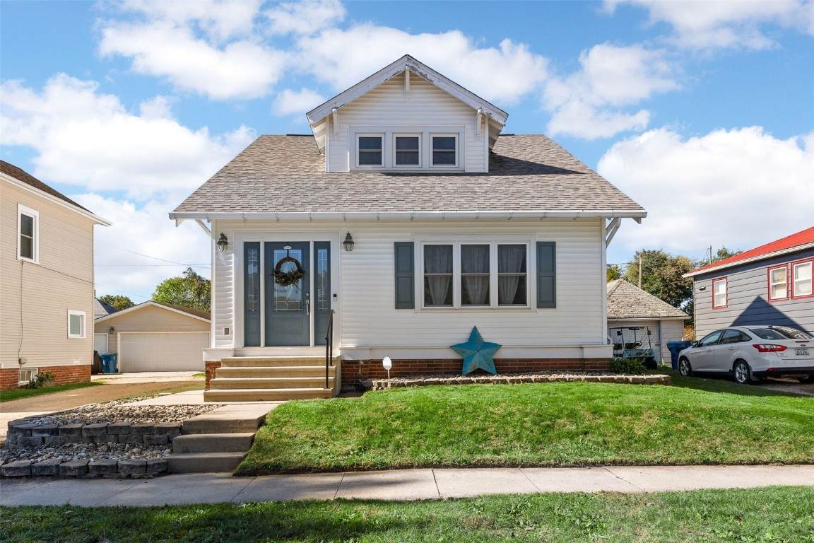 717 N Maple St - Photo 1