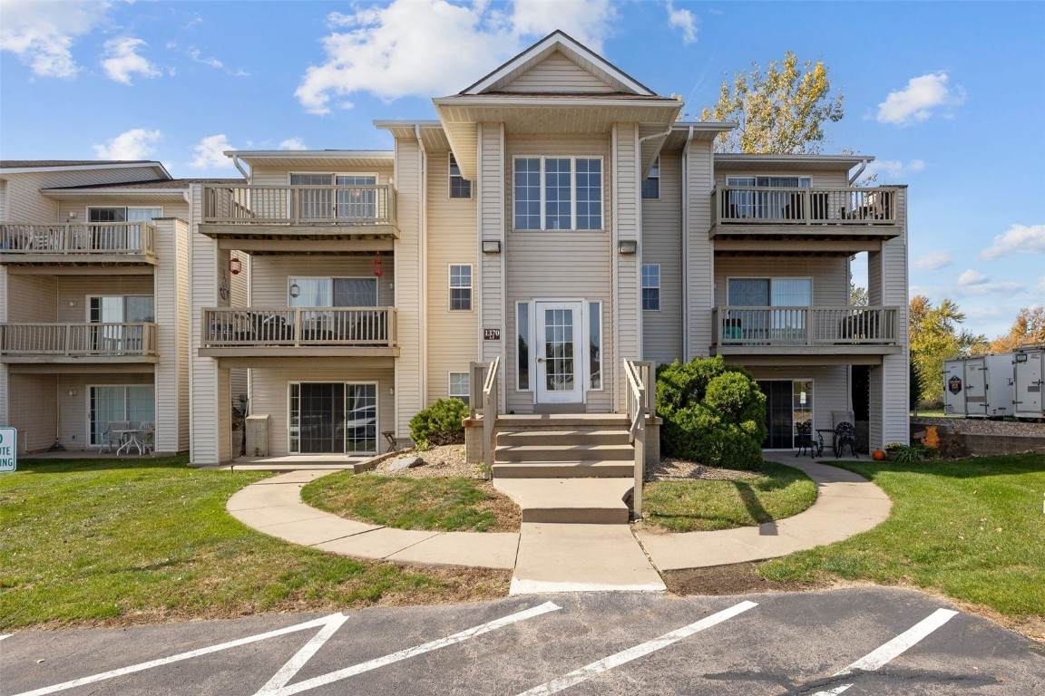 1370 44th Street - Photo 1