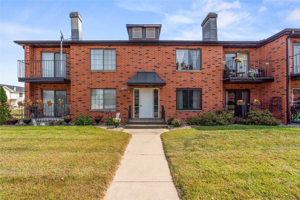 869 Kerry Lane - Photo 1