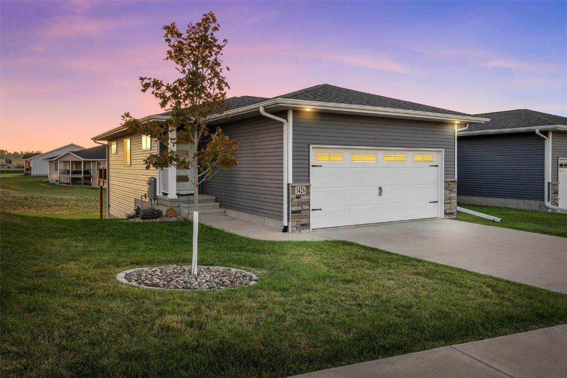 1426 Applewood Drive - Photo 1