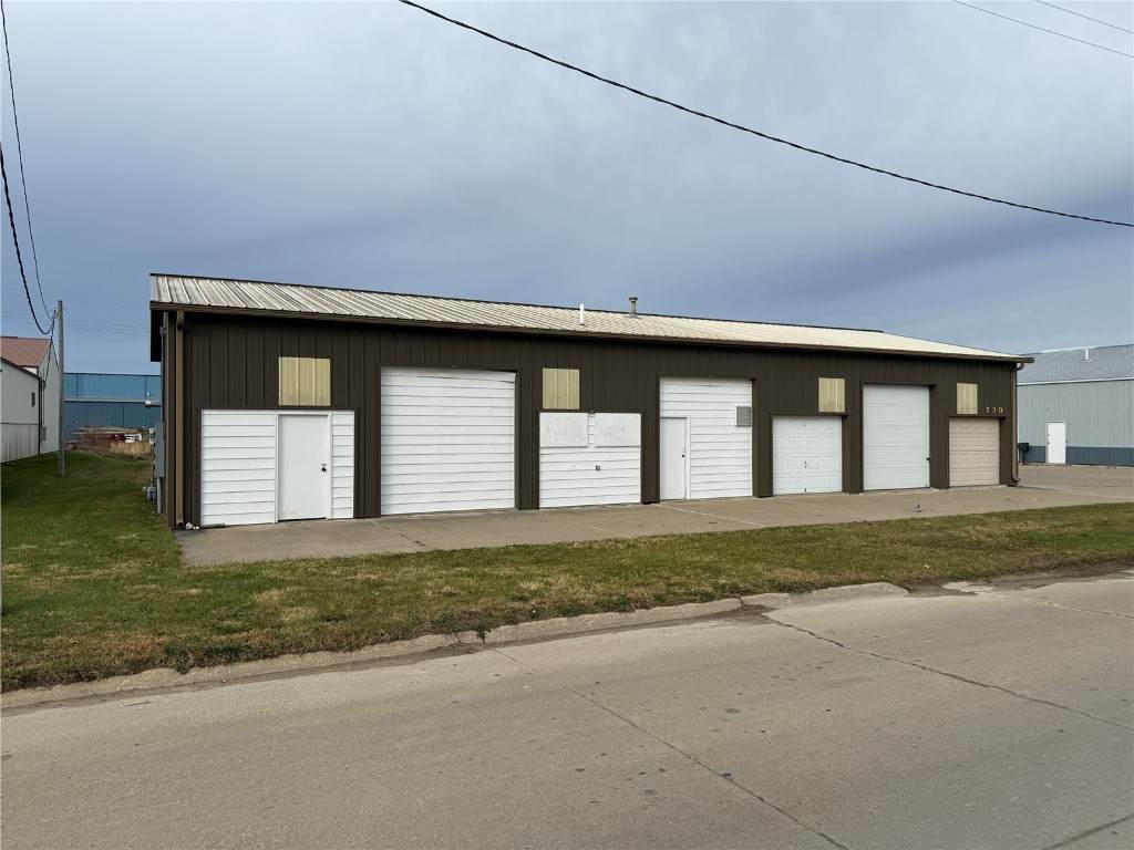 730 49th Street - Photo 1