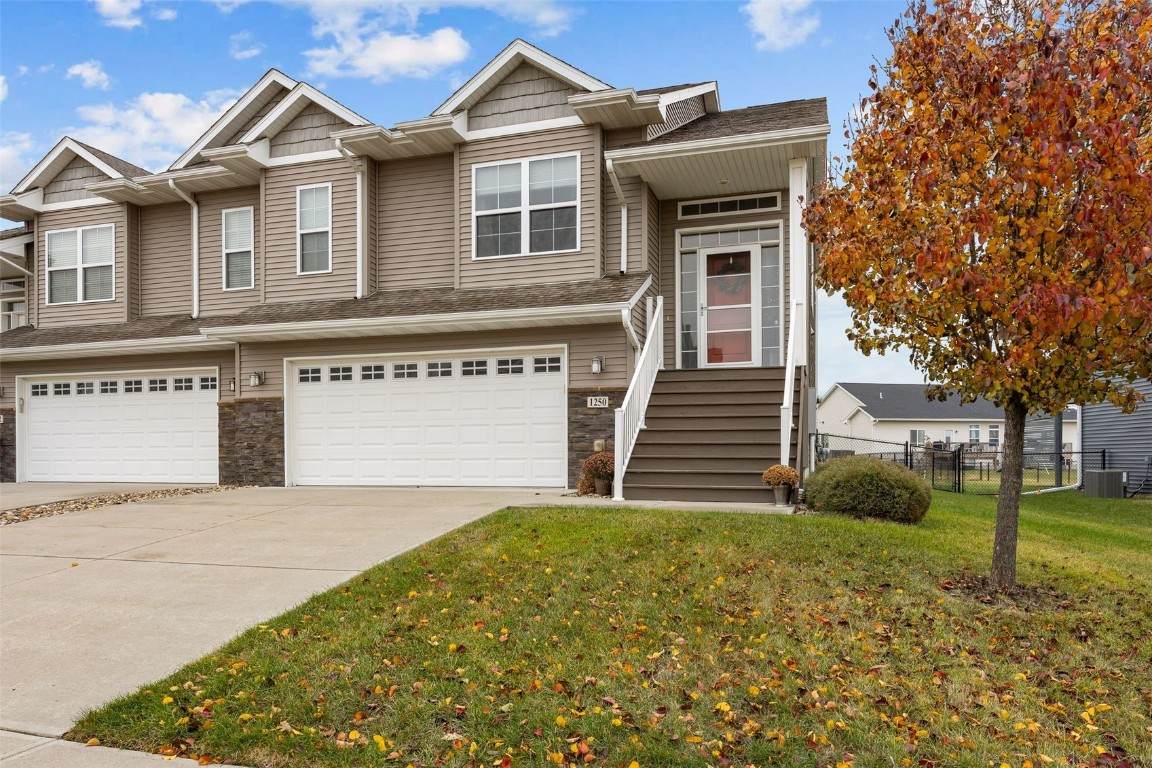 1250 Daisy Circle - Photo 1