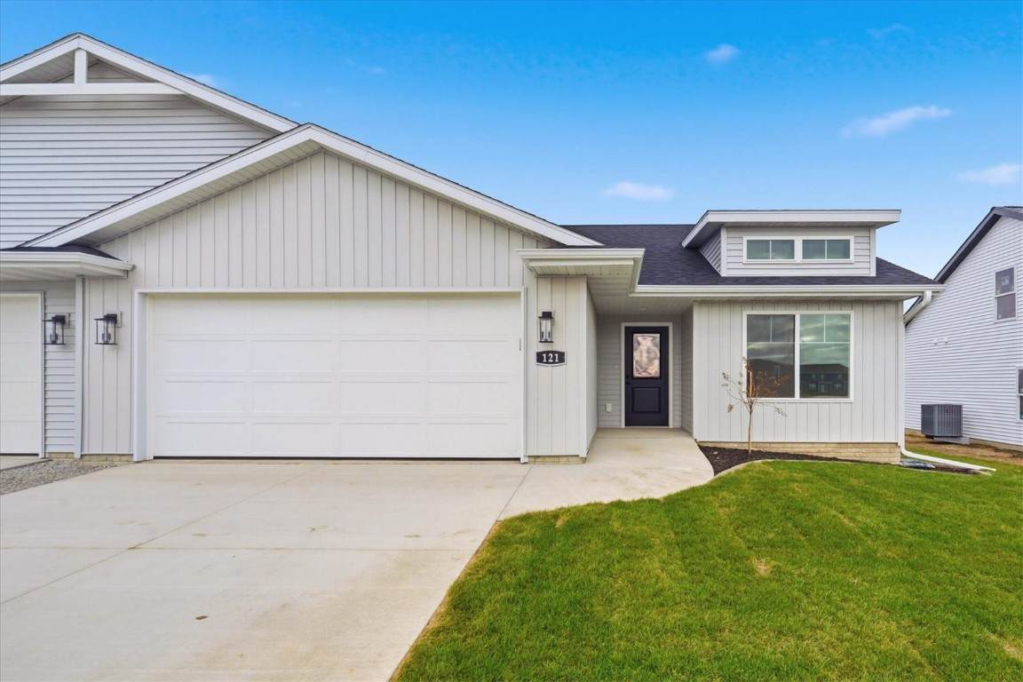 121 Hackberry Dr - Photo 1