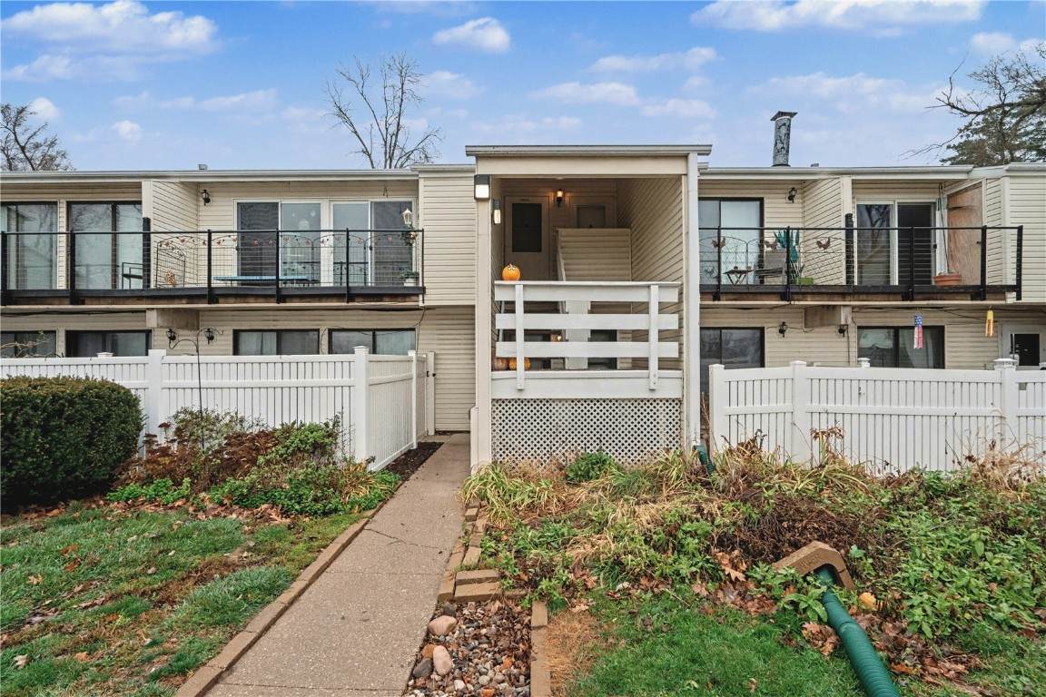 2955 Bowling Street - Photo 1