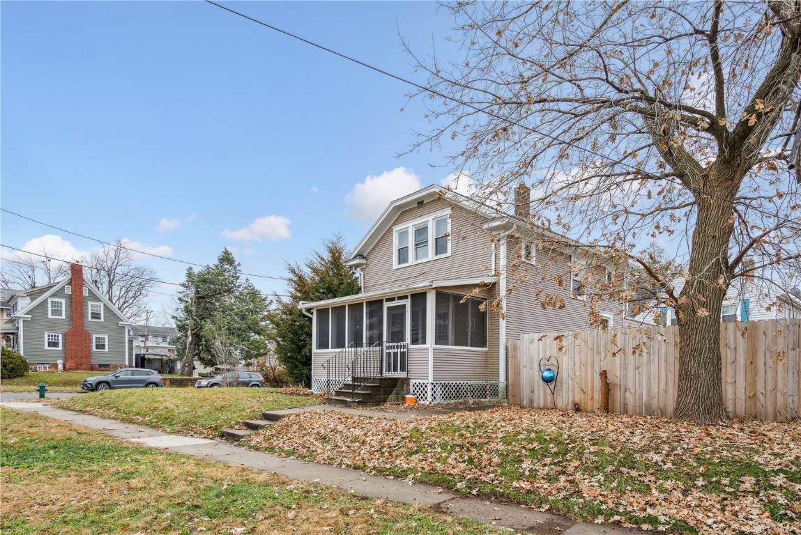 203 27th Street - Photo 1