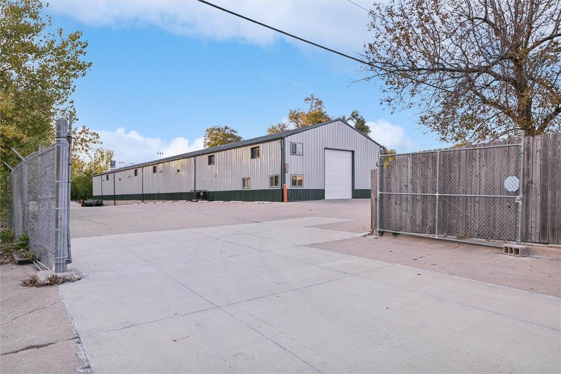 1402 18th Street - Photo 1