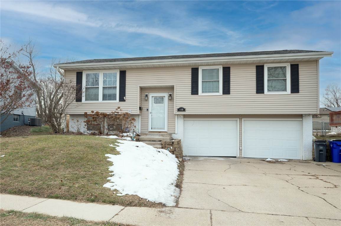 4609 Pineview Drive - Photo 1