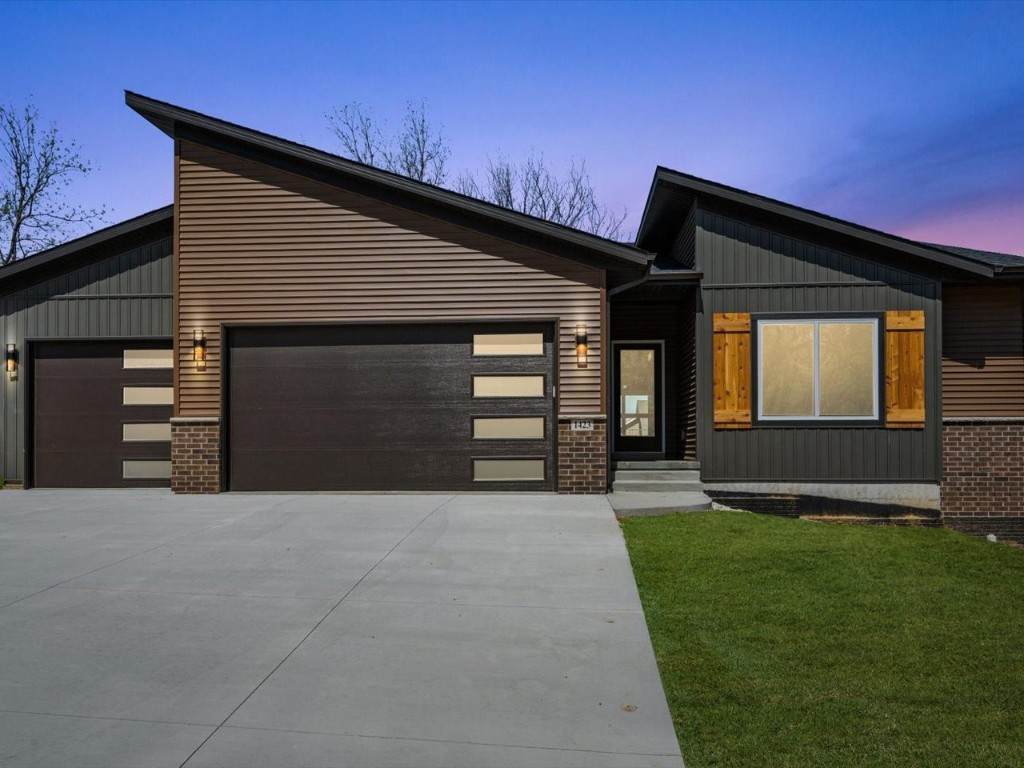 1423 Legend Drive - Photo 1