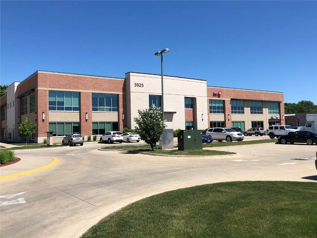 3925 Fountains Boulevard - Photo 1