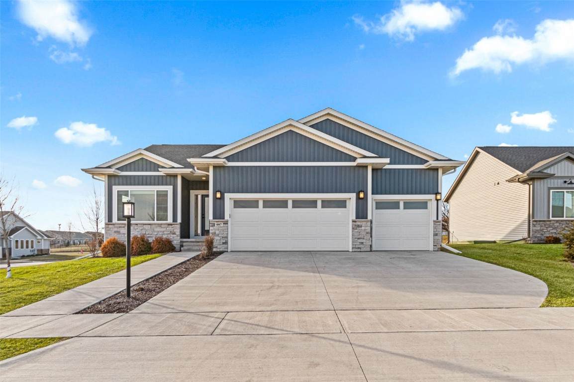 997 Thomas Circle - Photo 1