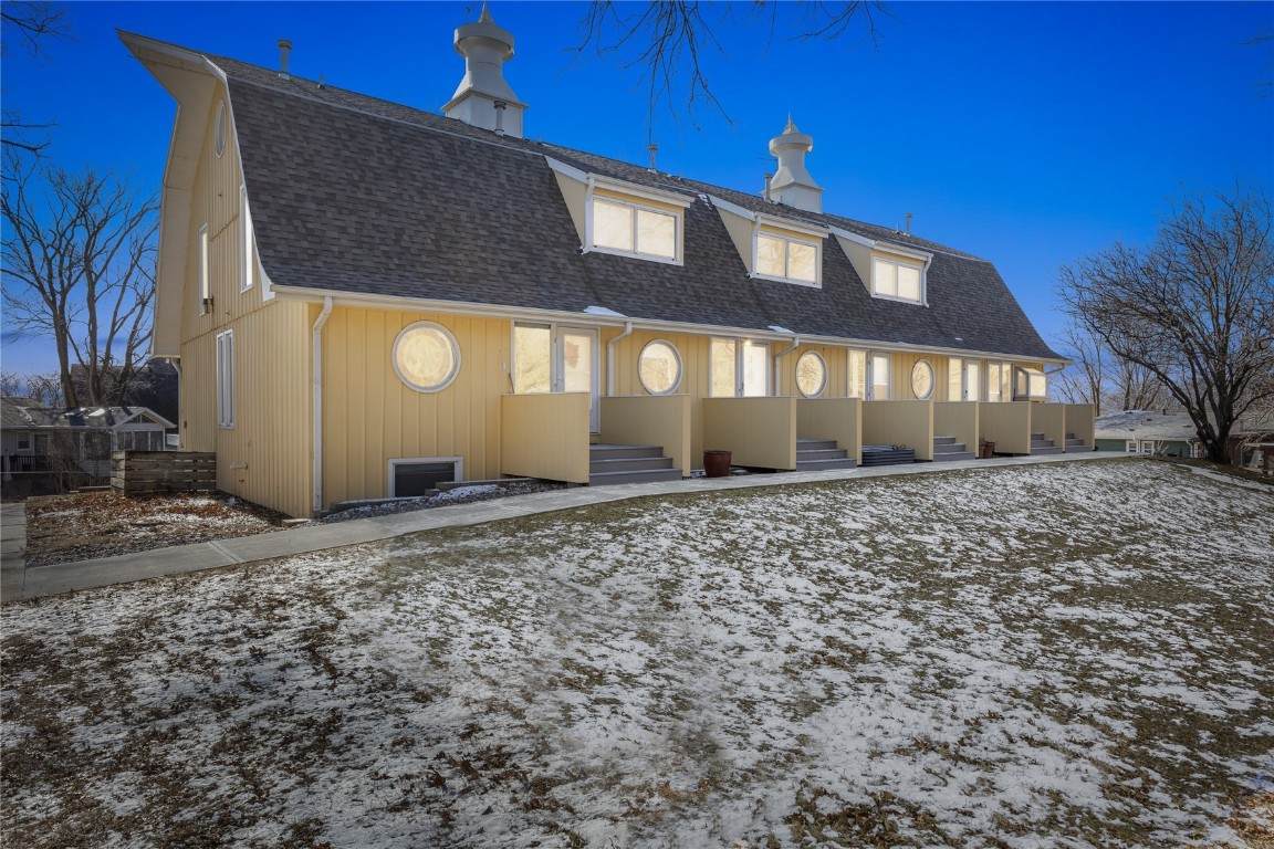 3201 Muscatine Avenue - Photo 1