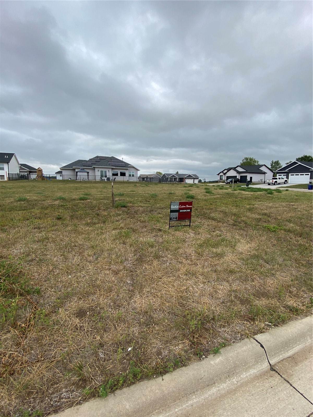 370 Linden St - Photo 1