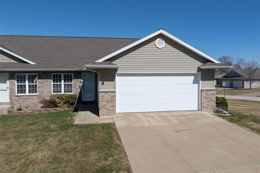 720 Hillview Drive - Photo 1