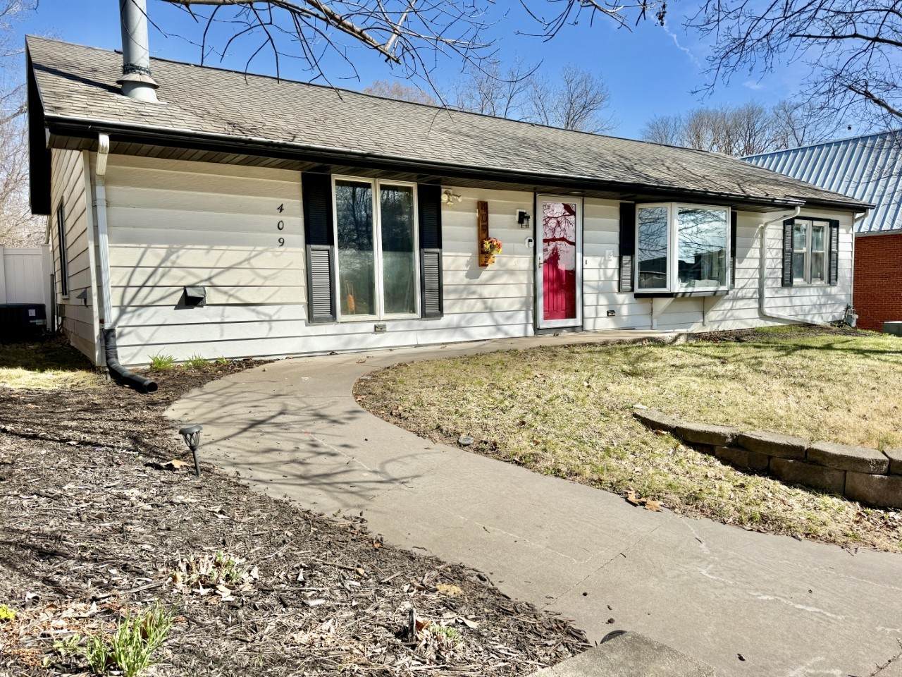 409 5th Street - Photo 1