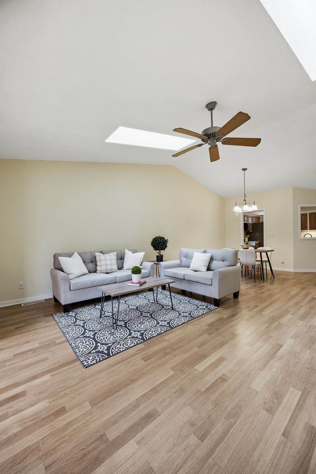 https://bt-photos.global.ssl.fastly.net/cedarrapids/1280_boomver_1_2602258-2.jpg