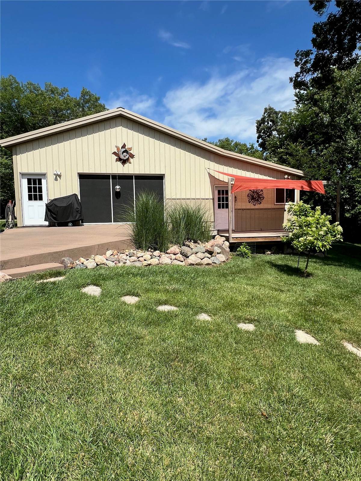 https://bt-photos.global.ssl.fastly.net/cedarrapids/orig_boomver_2_2602357-2.jpg