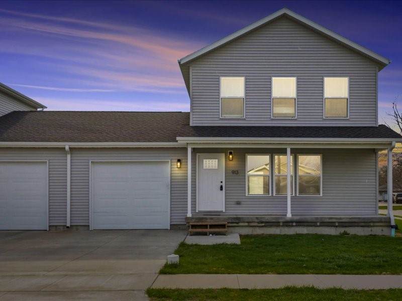 913 12th Avenue - Photo 1