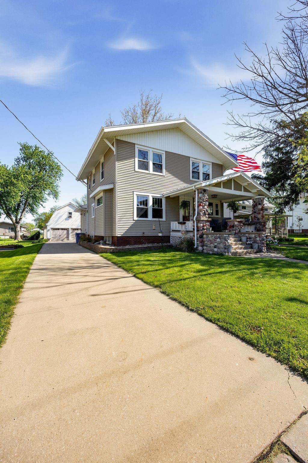 https://bt-photos.global.ssl.fastly.net/cedarrapids/1280_boomver_1_2603203-2.jpg