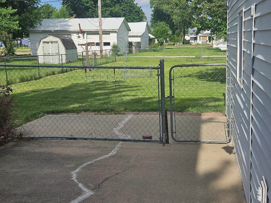 https://bt-photos.global.ssl.fastly.net/cedarrapids/orig_boomver_1_2603680-2.jpg