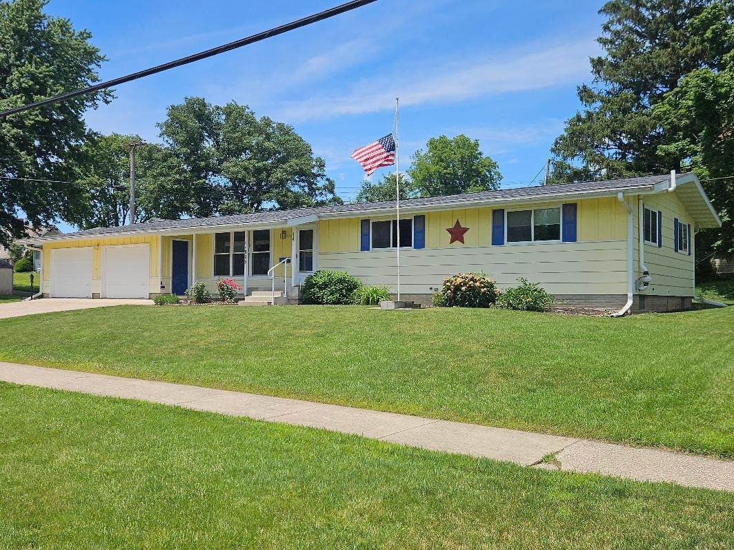 808 18th Street - Photo 1