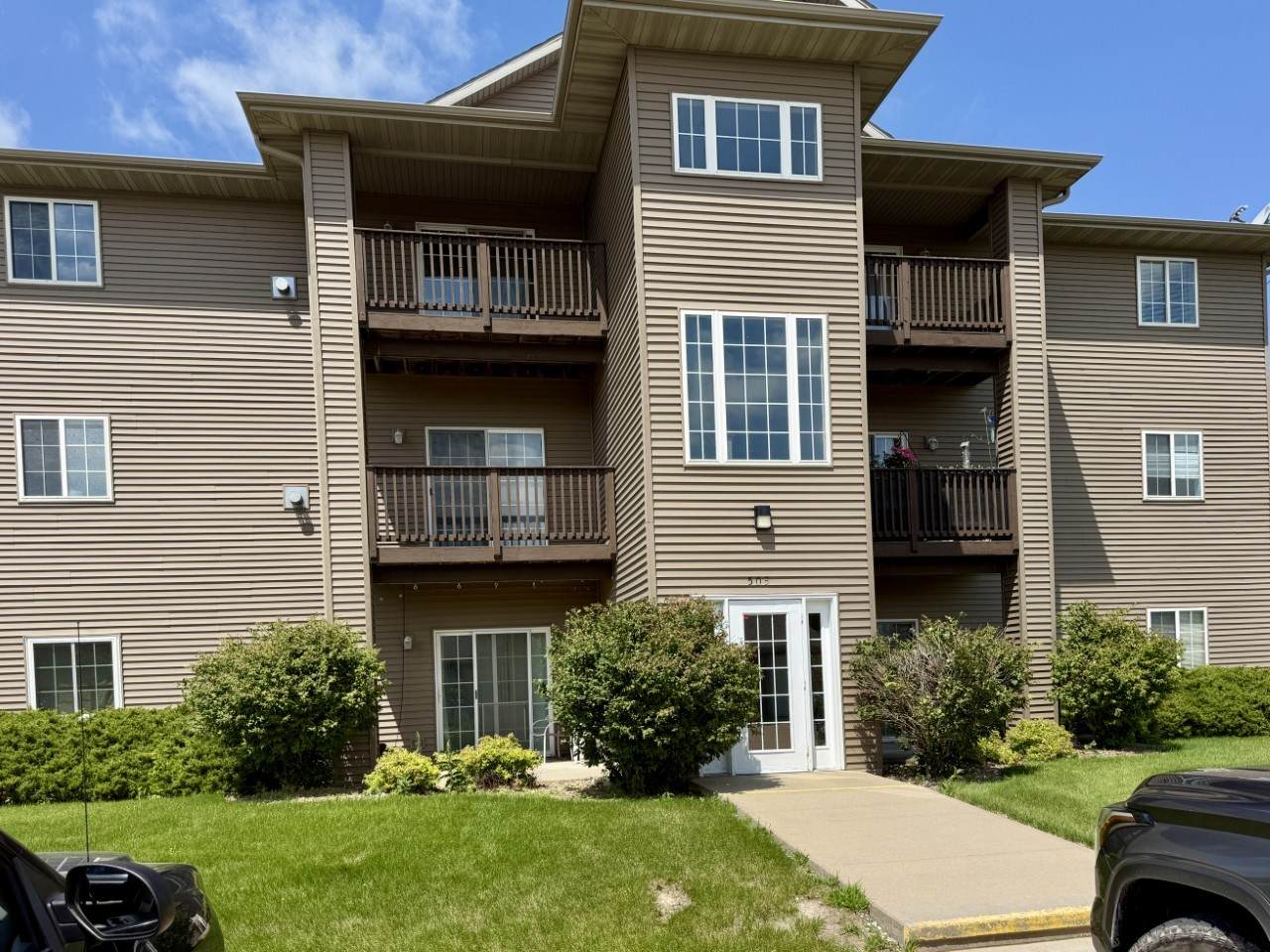 https://bt-photos.global.ssl.fastly.net/cedarrapids/orig_boomver_1_2604647-2.jpg
