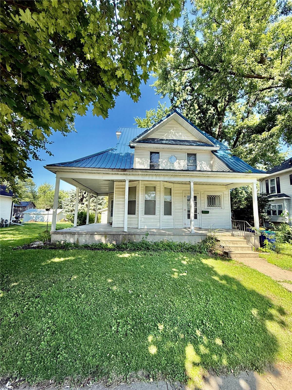 https://bt-photos.global.ssl.fastly.net/cedarrapids/orig_boomver_1_2604979-2.jpg