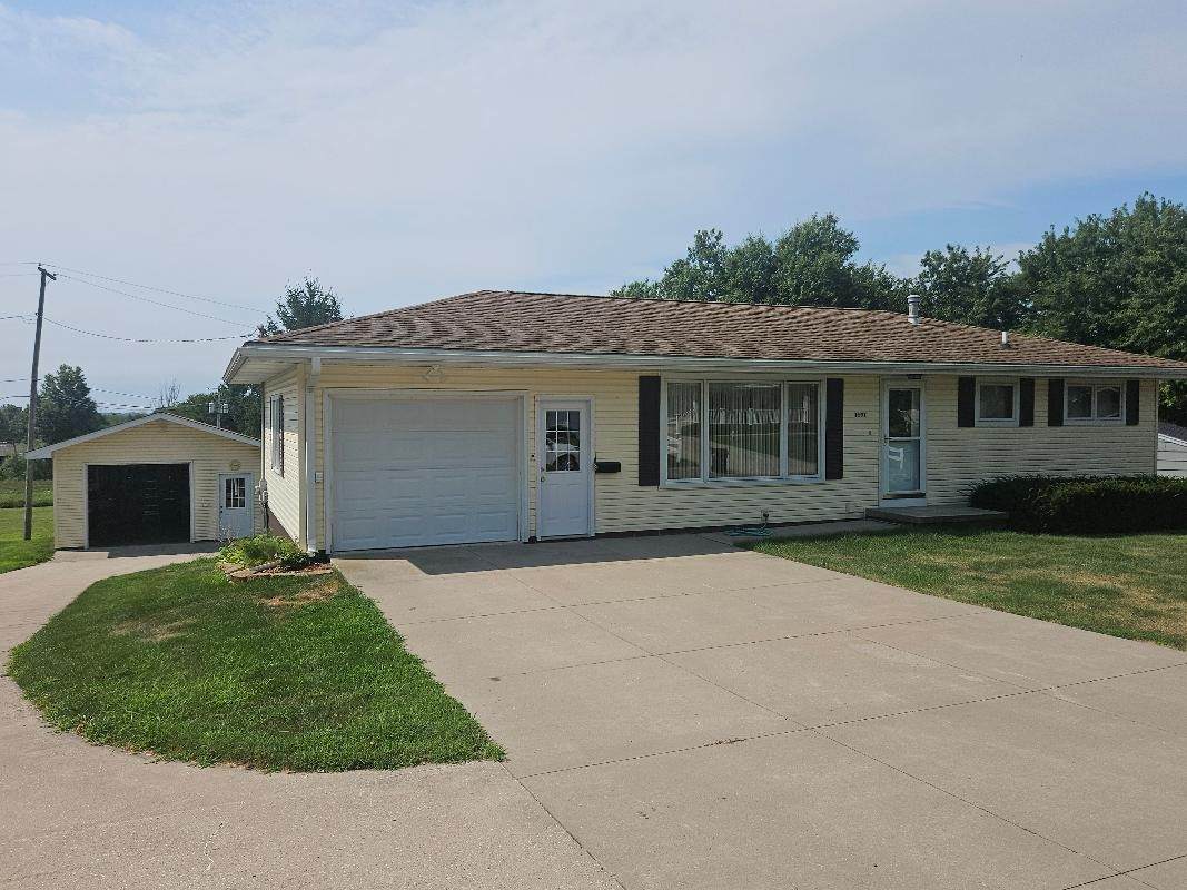 1531 Sunset Drive - Photo 1