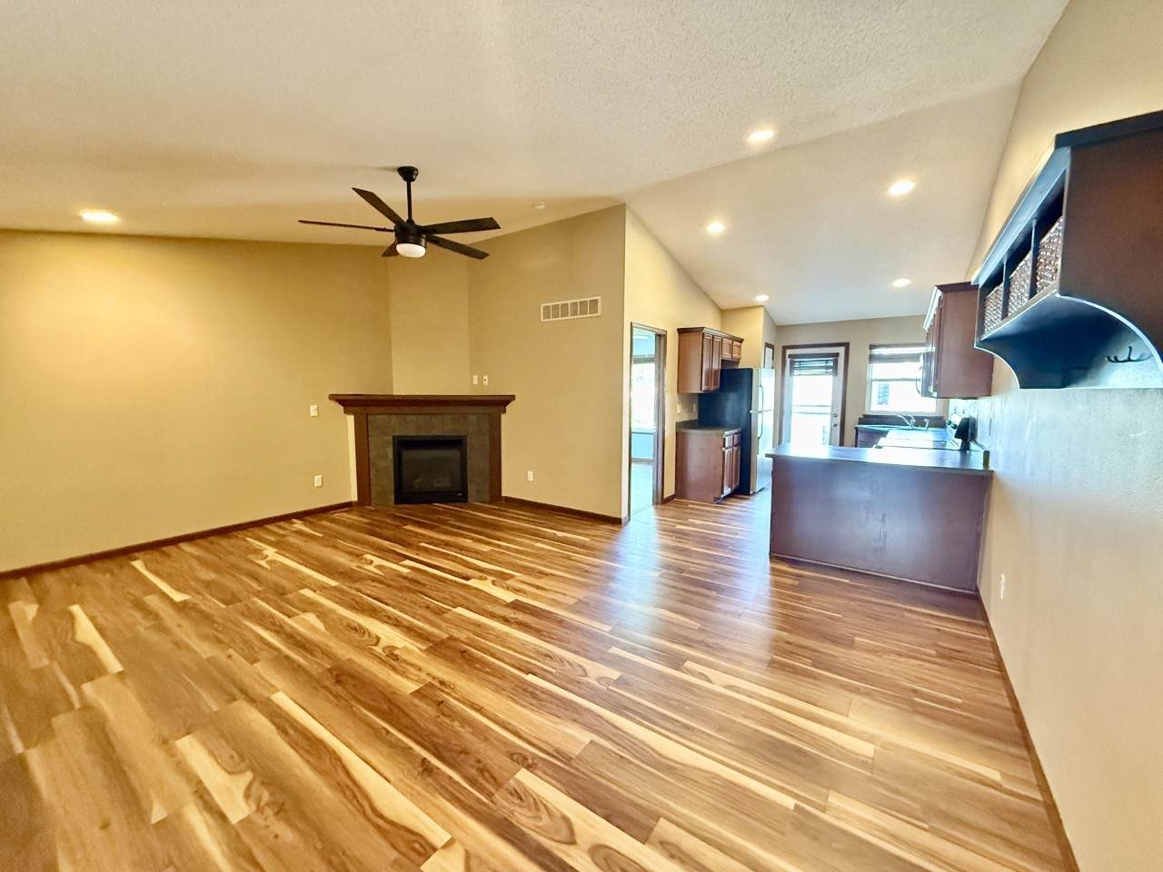 https://bt-photos.global.ssl.fastly.net/cedarrapids/orig_boomver_1_2605725-2.jpg