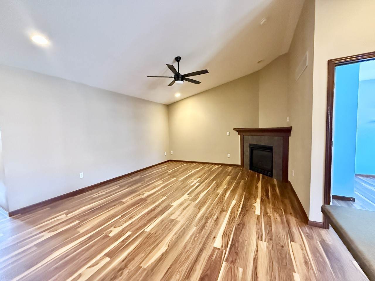 https://bt-photos.global.ssl.fastly.net/cedarrapids/orig_boomver_1_2605725-2.jpg