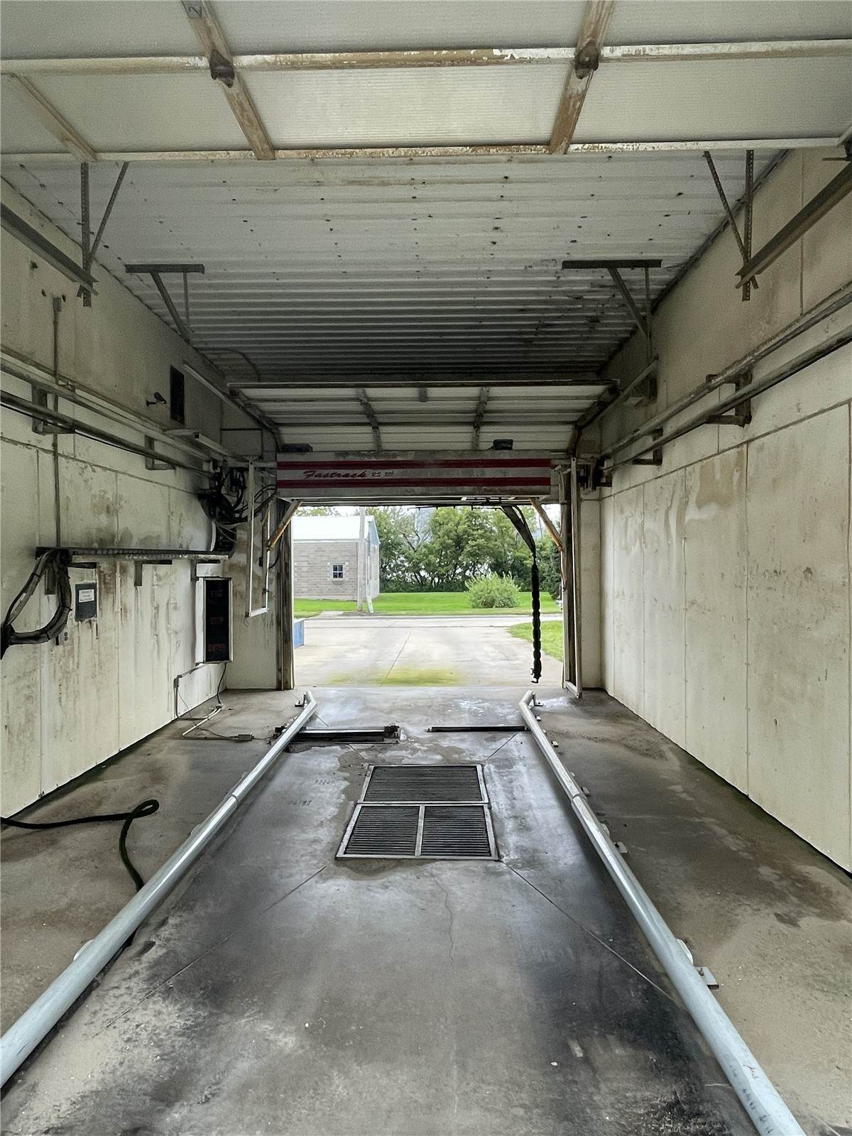 https://bt-photos.global.ssl.fastly.net/cedarrapids/orig_boomver_1_2606587-2.jpg