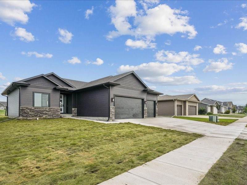 https://bt-photos.global.ssl.fastly.net/cedarrapids/orig_boomver_1_2606684-2.jpg