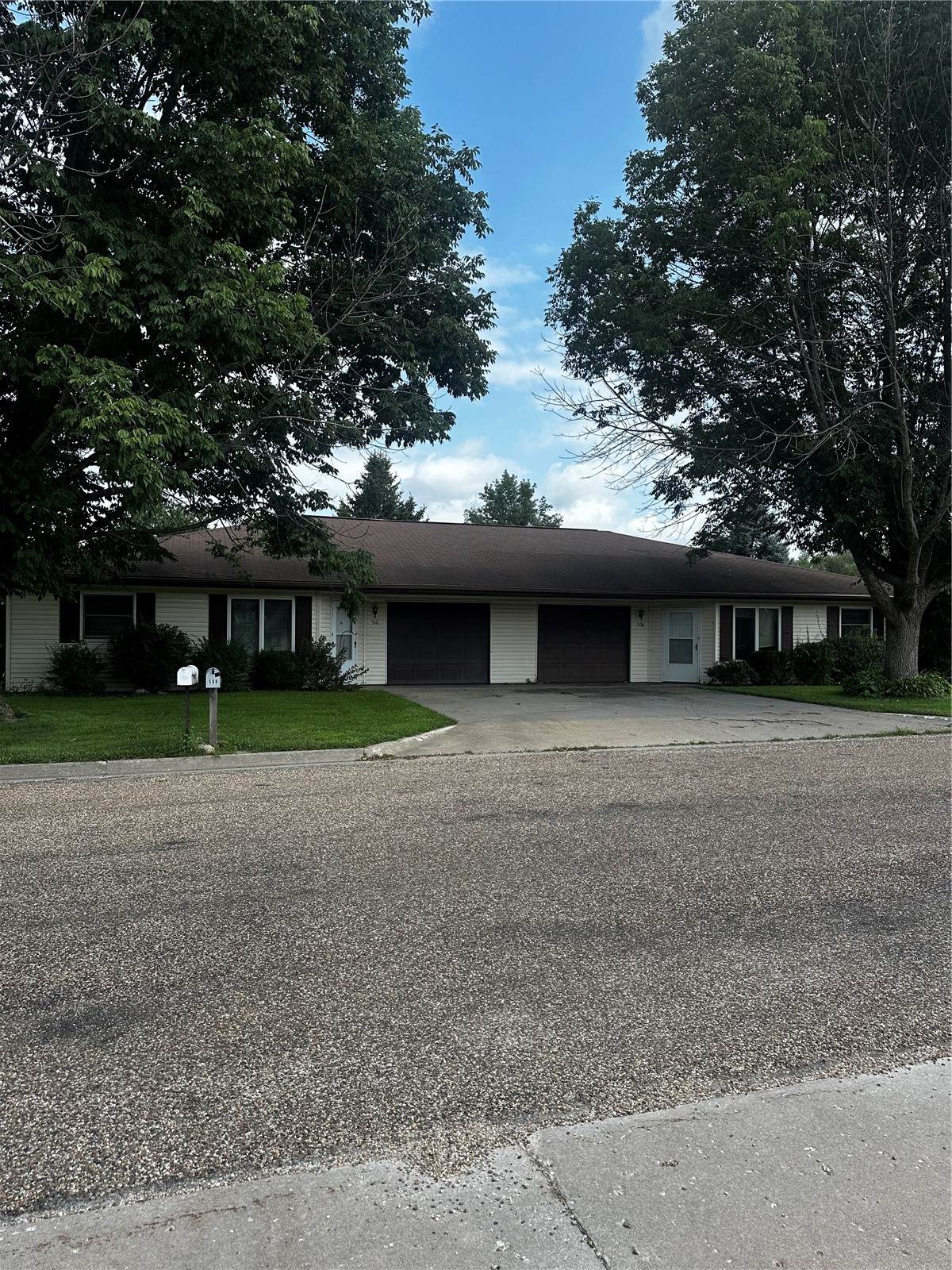 https://bt-photos.global.ssl.fastly.net/cedarrapids/orig_boomver_1_2606879-2.jpg