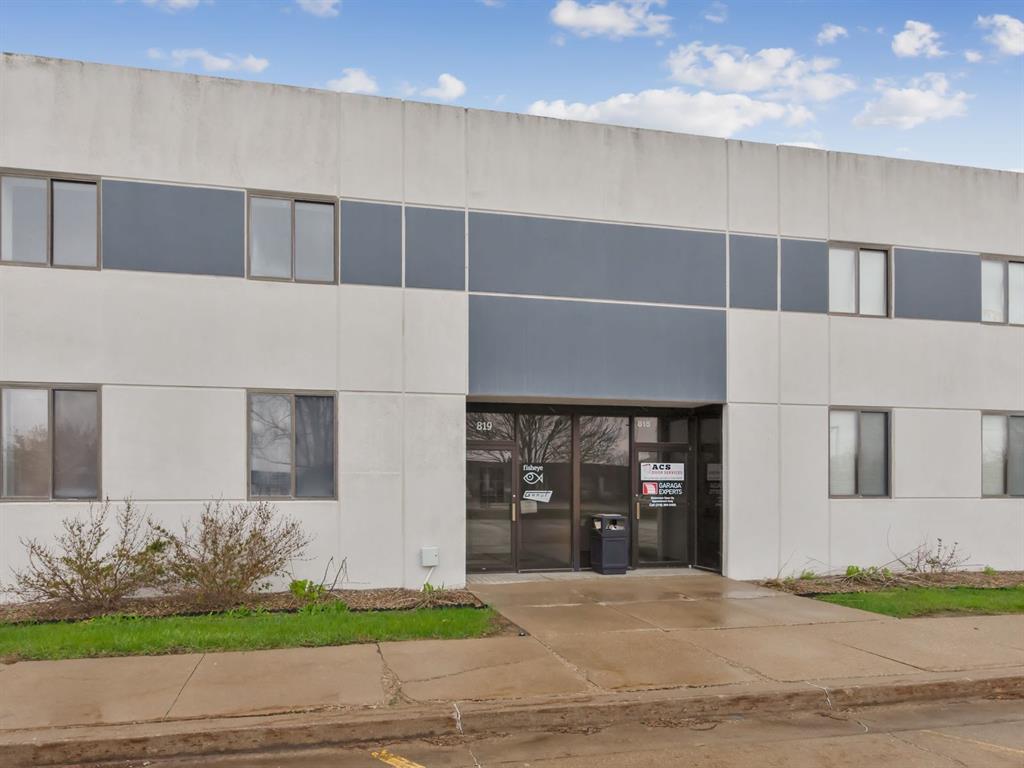 819 Compton - Photo 1
