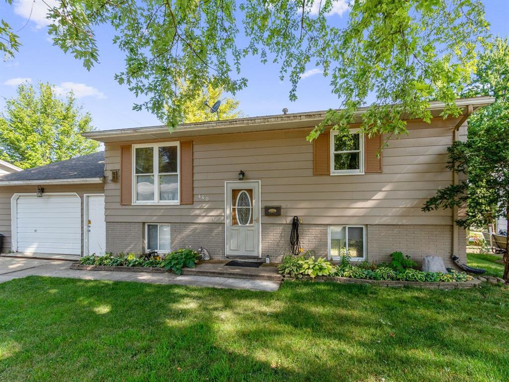 440 Valleyview Drive - Photo 1