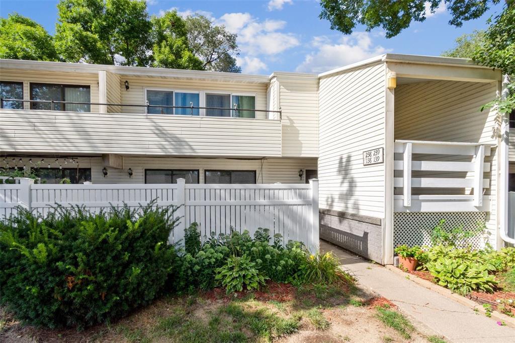 2955 Bowling Street - Photo 1