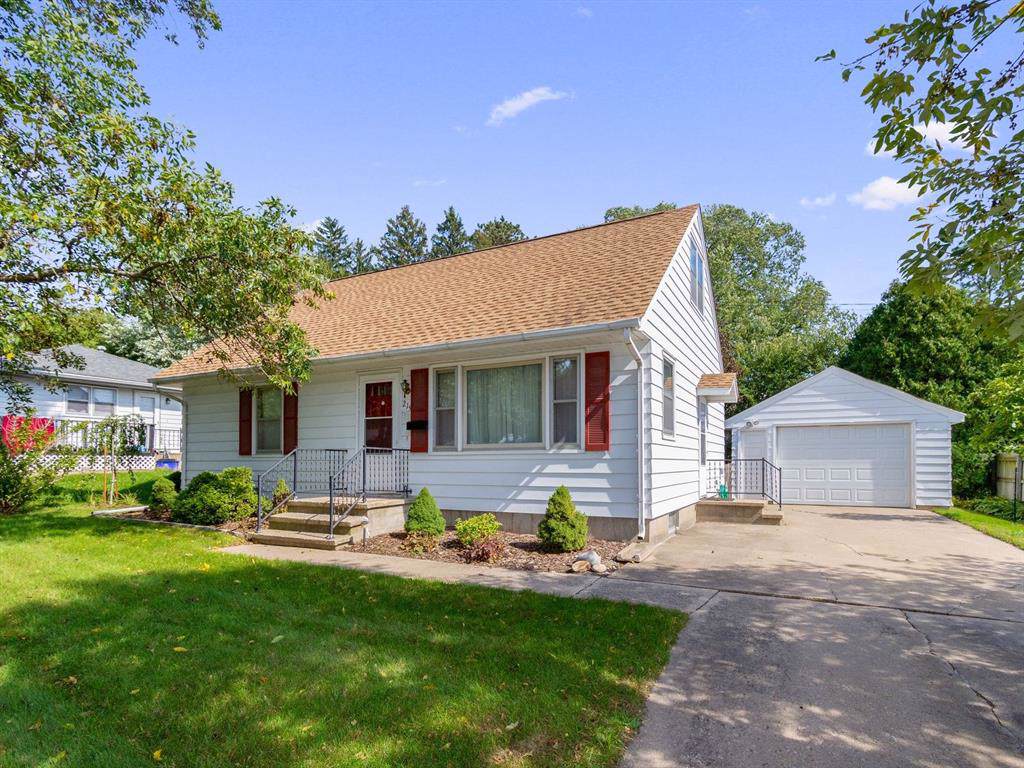 215 Ridge Court - Photo 1