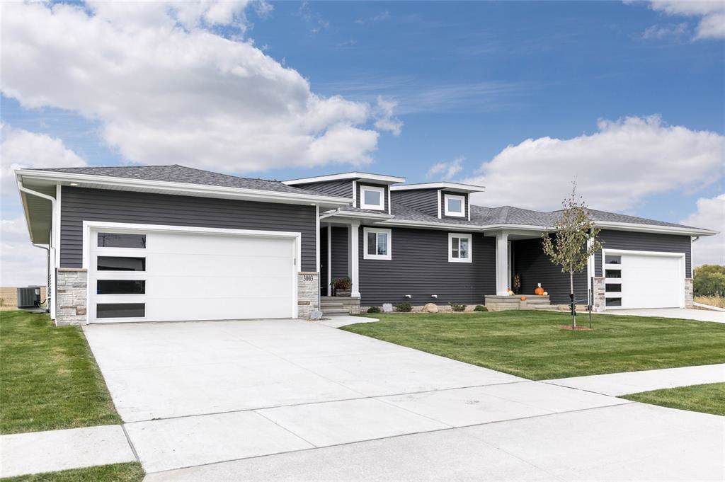3003 Sherwood Drive - Photo 1