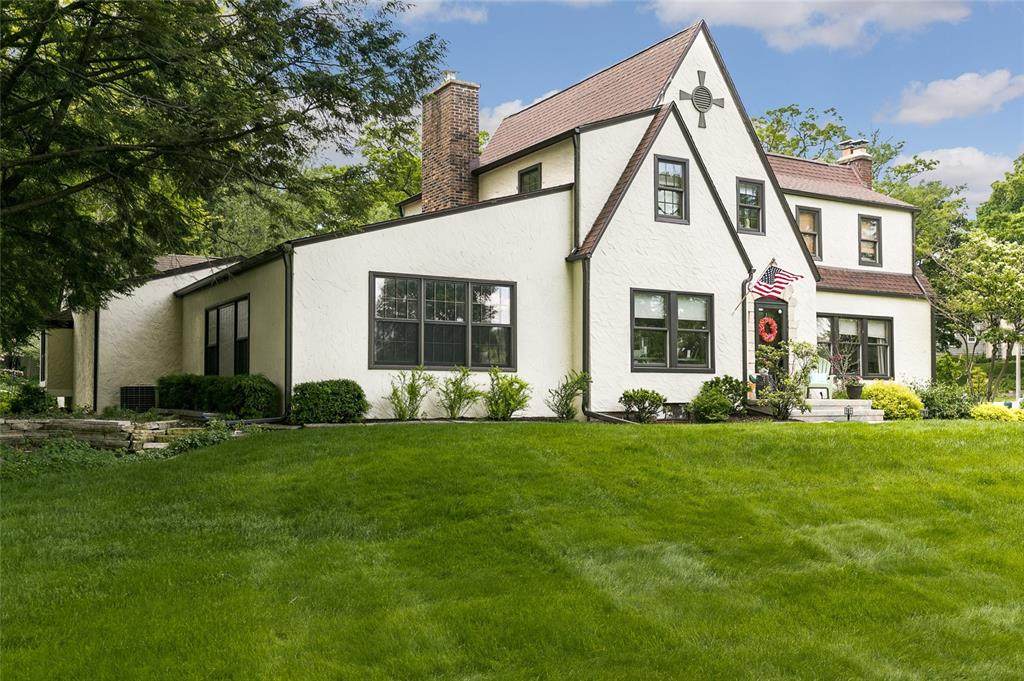 2316 Country Club Parkway - Photo 1