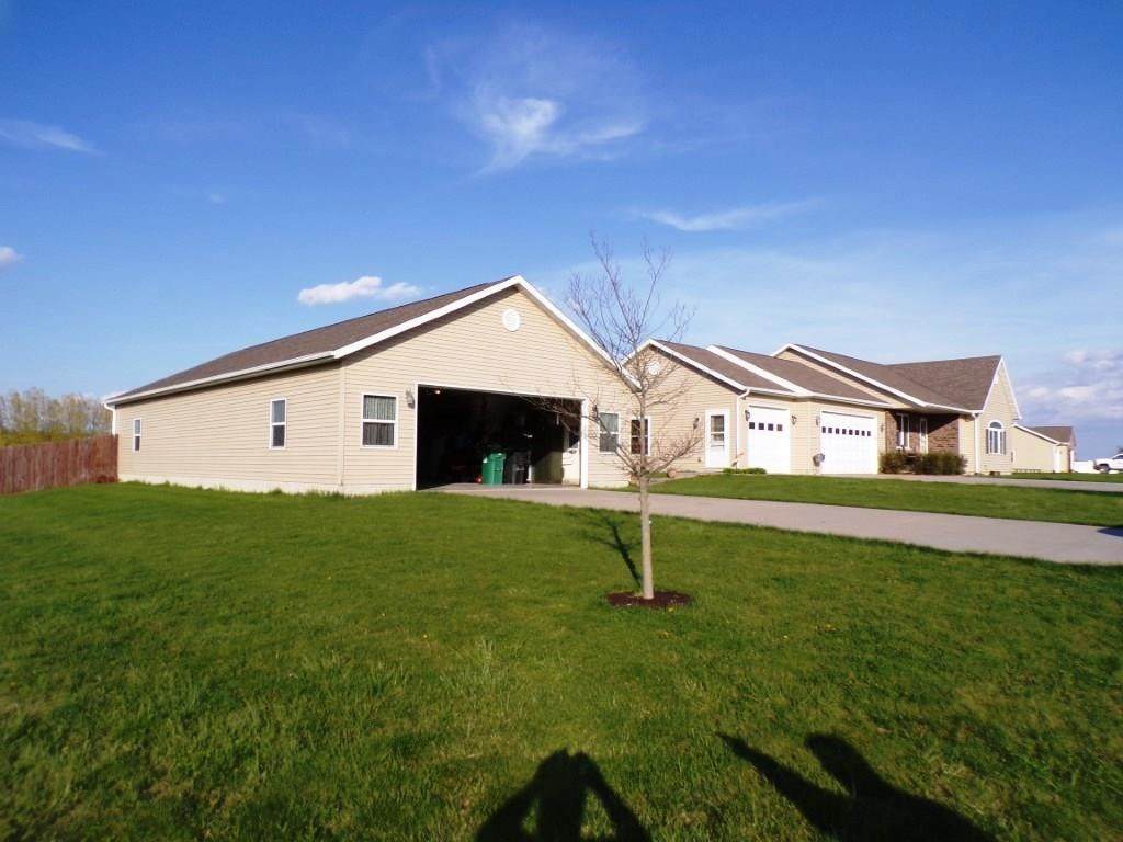 890 Dauton Drive - Photo 1