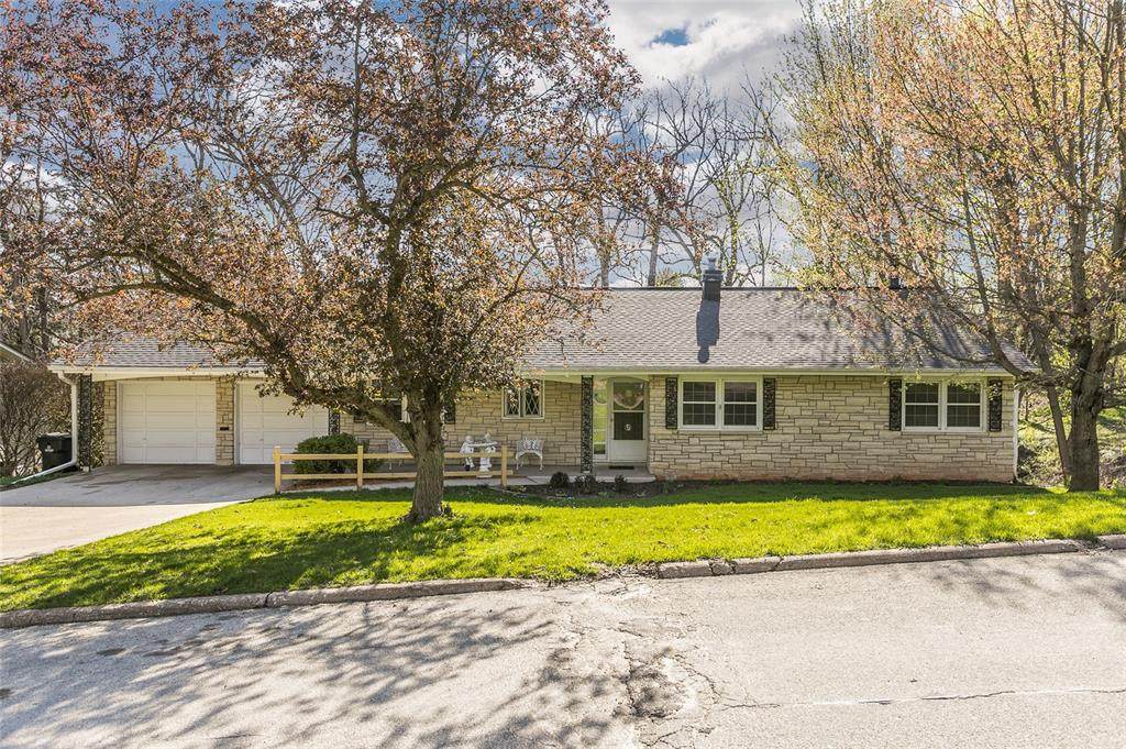 2111 Lincolnshire Drive - Photo 1