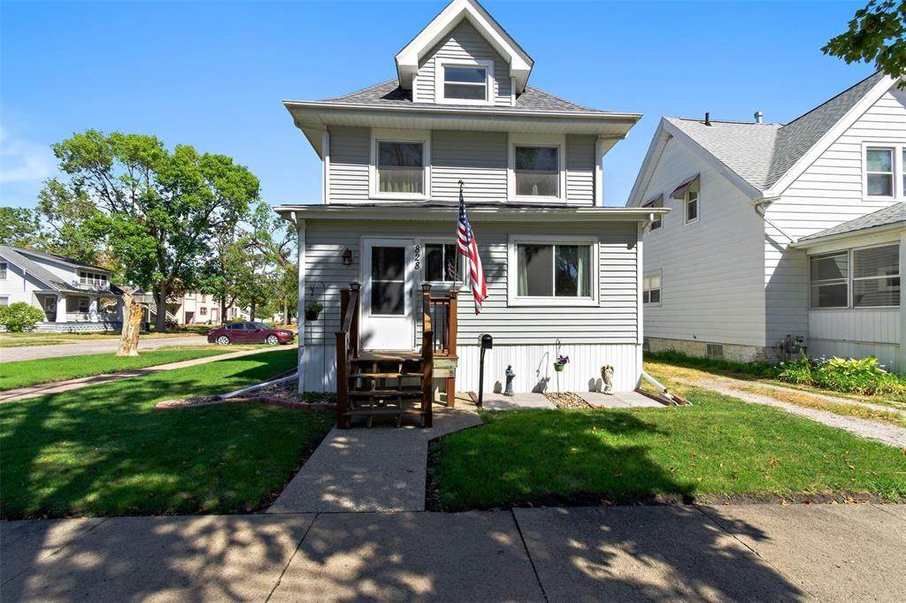 828 D Avenue - Photo 1