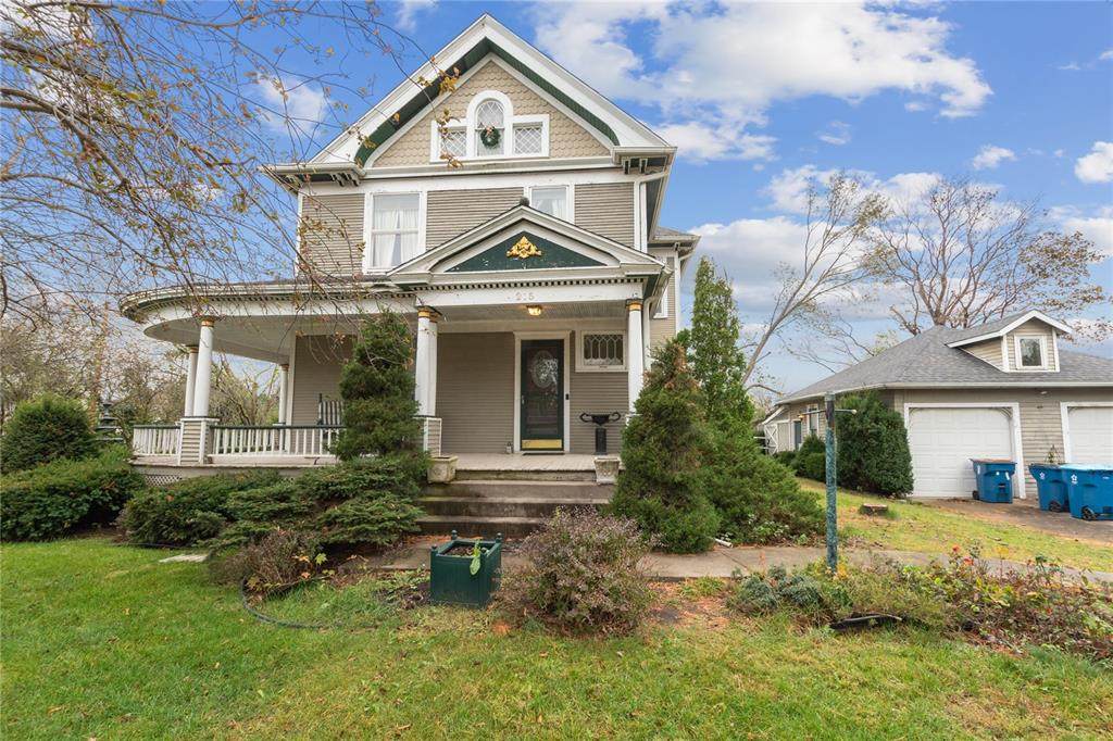 215 Vanderbilt Street - Photo 1